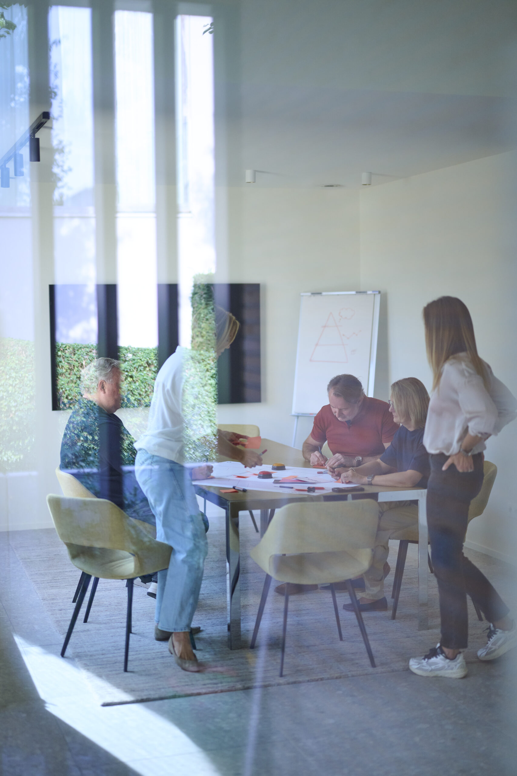Deelnemers aan het werk tijdens een Basecamp-sessie